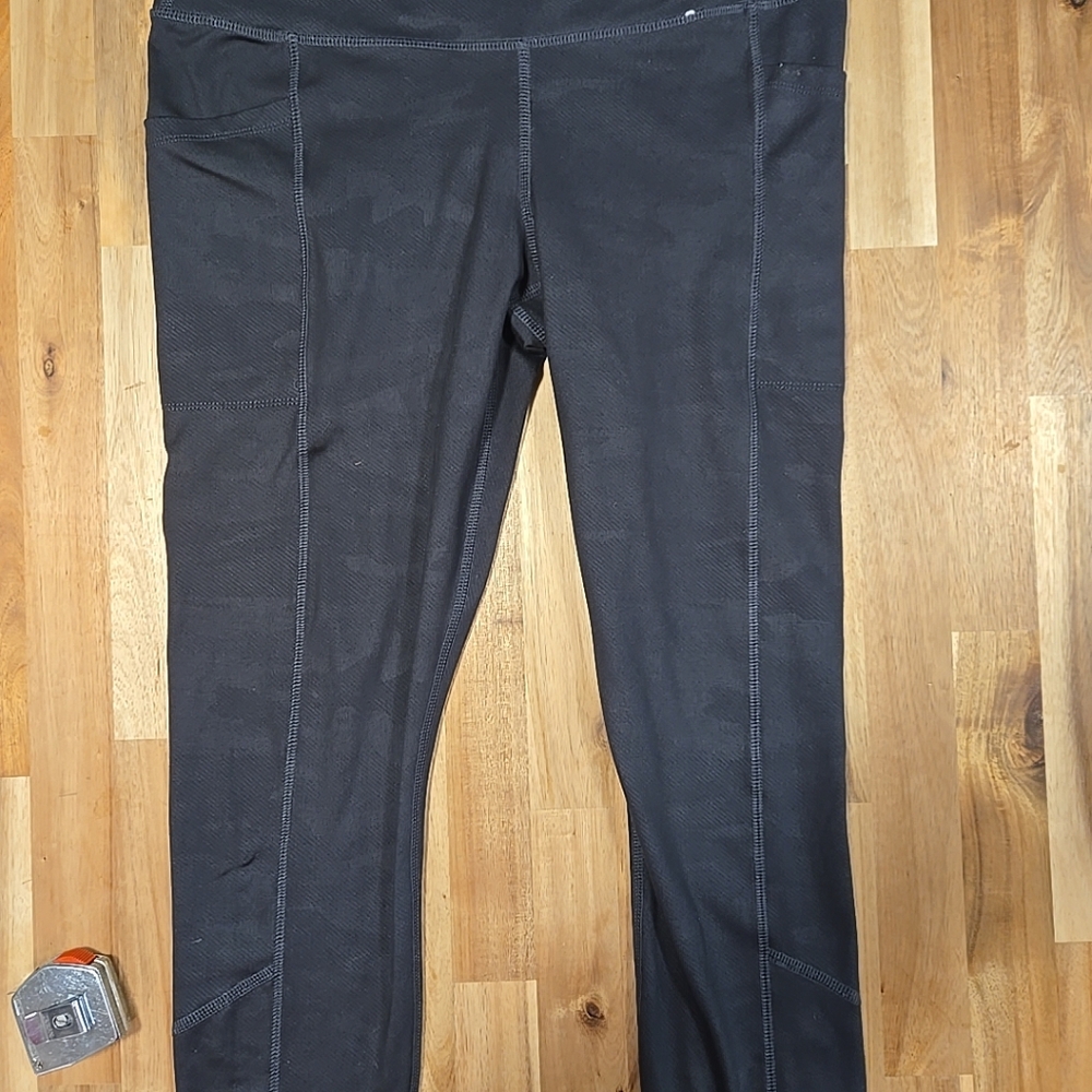 Marika Cropped Compression Black Camo Leggings Size XL